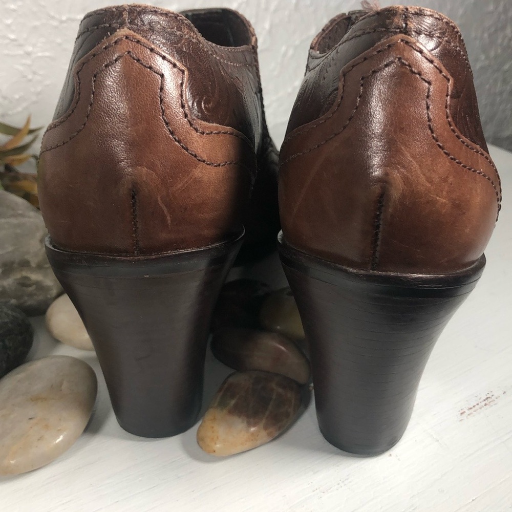 Antonio Mernio Ankle Heeled Bootie Embossed Tooled Leather Bendable Size 9 Boot - Picture 6 of 16